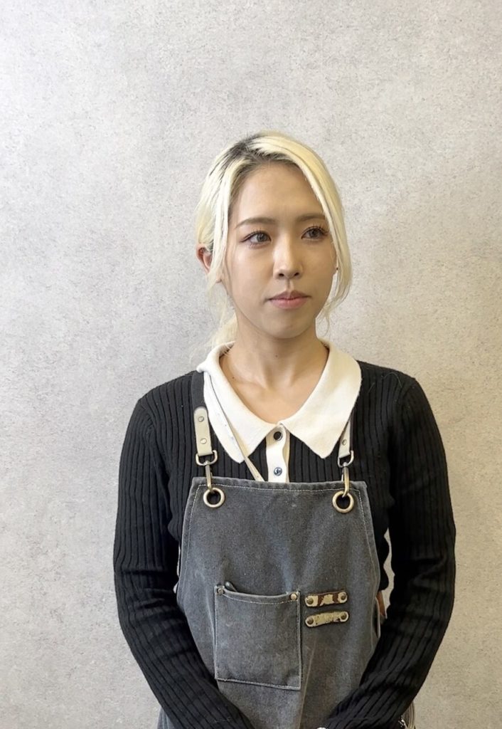 クリームベージュカラー